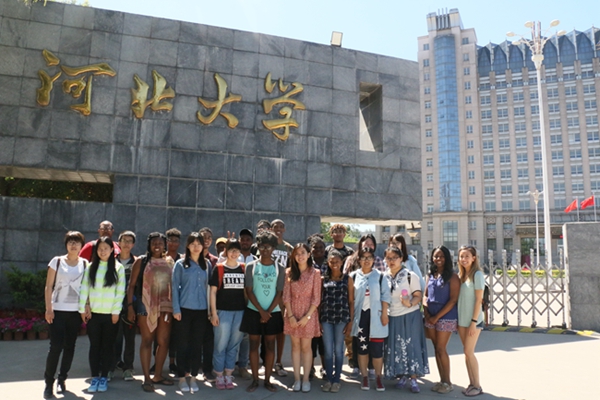 代表團(tuán)合影1